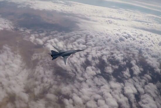 Шесть бомбардировщиков Ту-22М3 нанесли удар по объектам террористов в Сирии