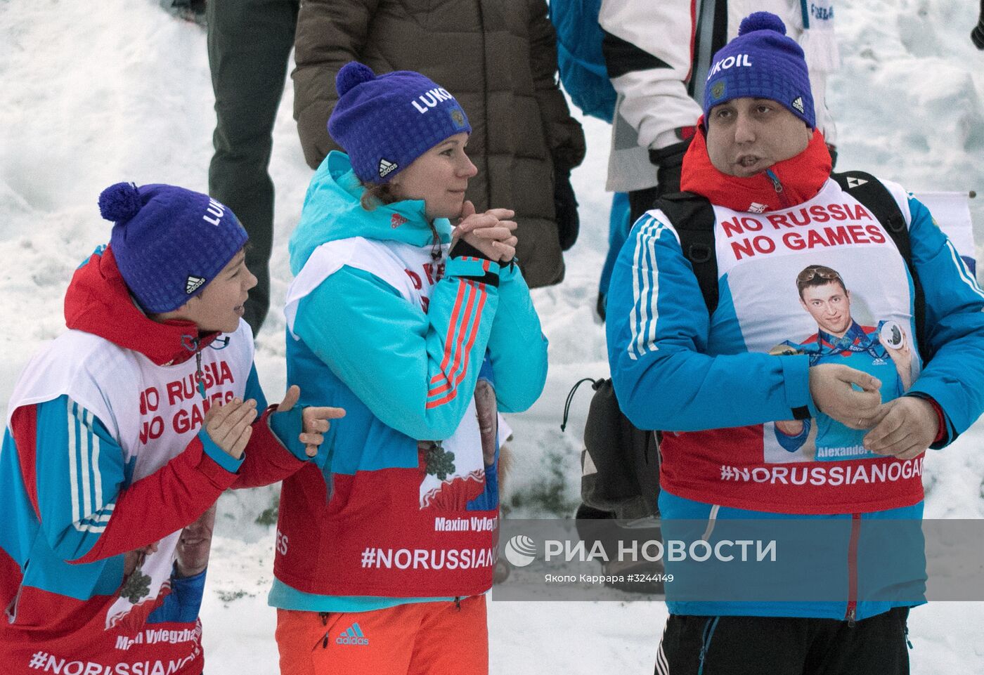Акция российских болельщиков в поддержку отстраненных российских лыжников