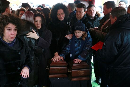 Похороны Дмитрия Хворостовского на Новодевичьем кладбище
