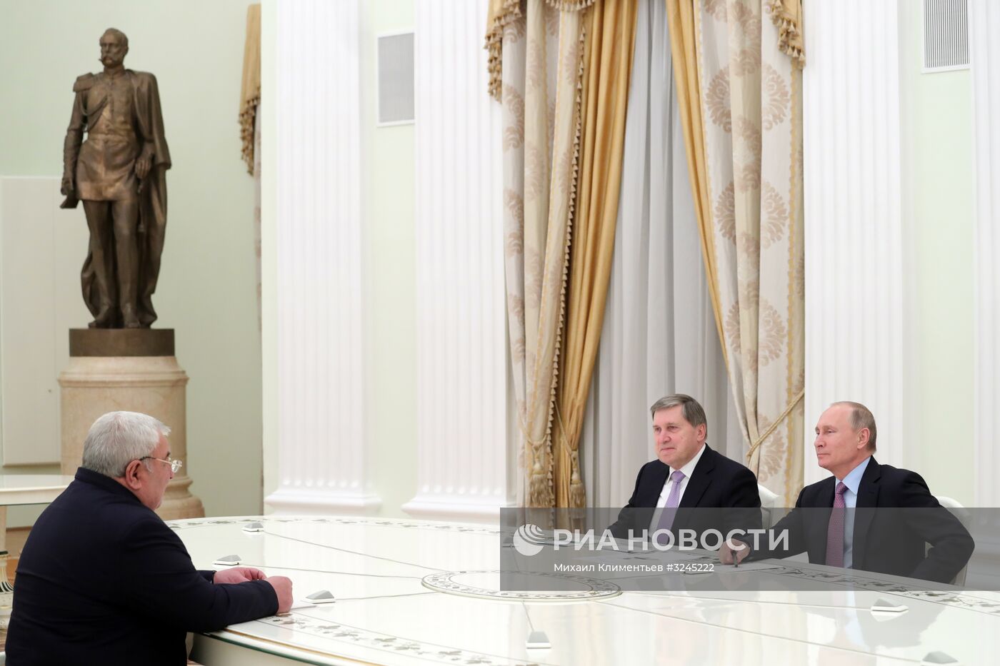 Президент РФ В. Путин встретился с генсеком ОДКБ Ю. Хачатуровым