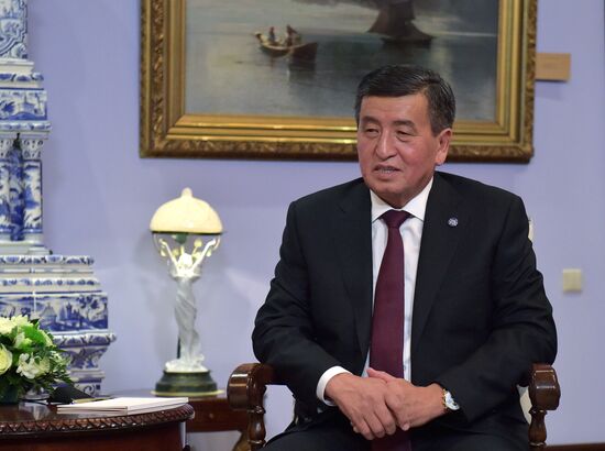 Премьер-министр РФ Д. Медведев встретился с президентом Киргизии Сооронбаем Жээнбековым