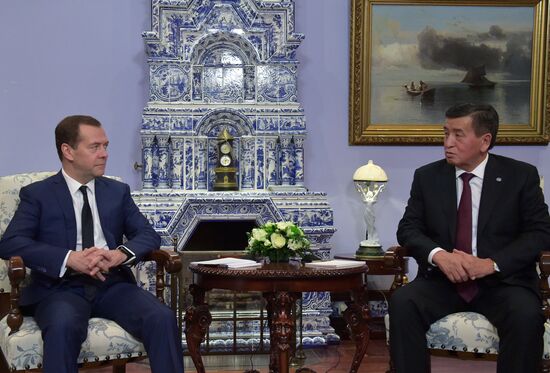 Премьер-министр РФ Д. Медведев встретился с президентом Киргизии Сооронбаем Жээнбековым