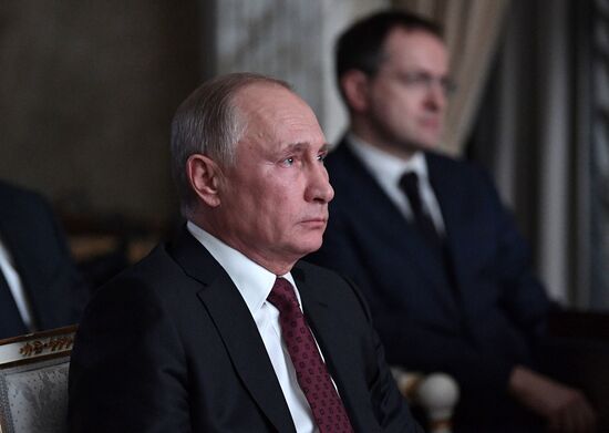 Президент РФ В. Путин посмотрел фильм "Легенда о Коловрате"