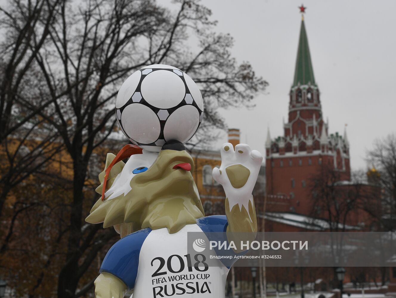 Арт-объекты установили перед финальной жеребьевкой чемпионата мира по футболу