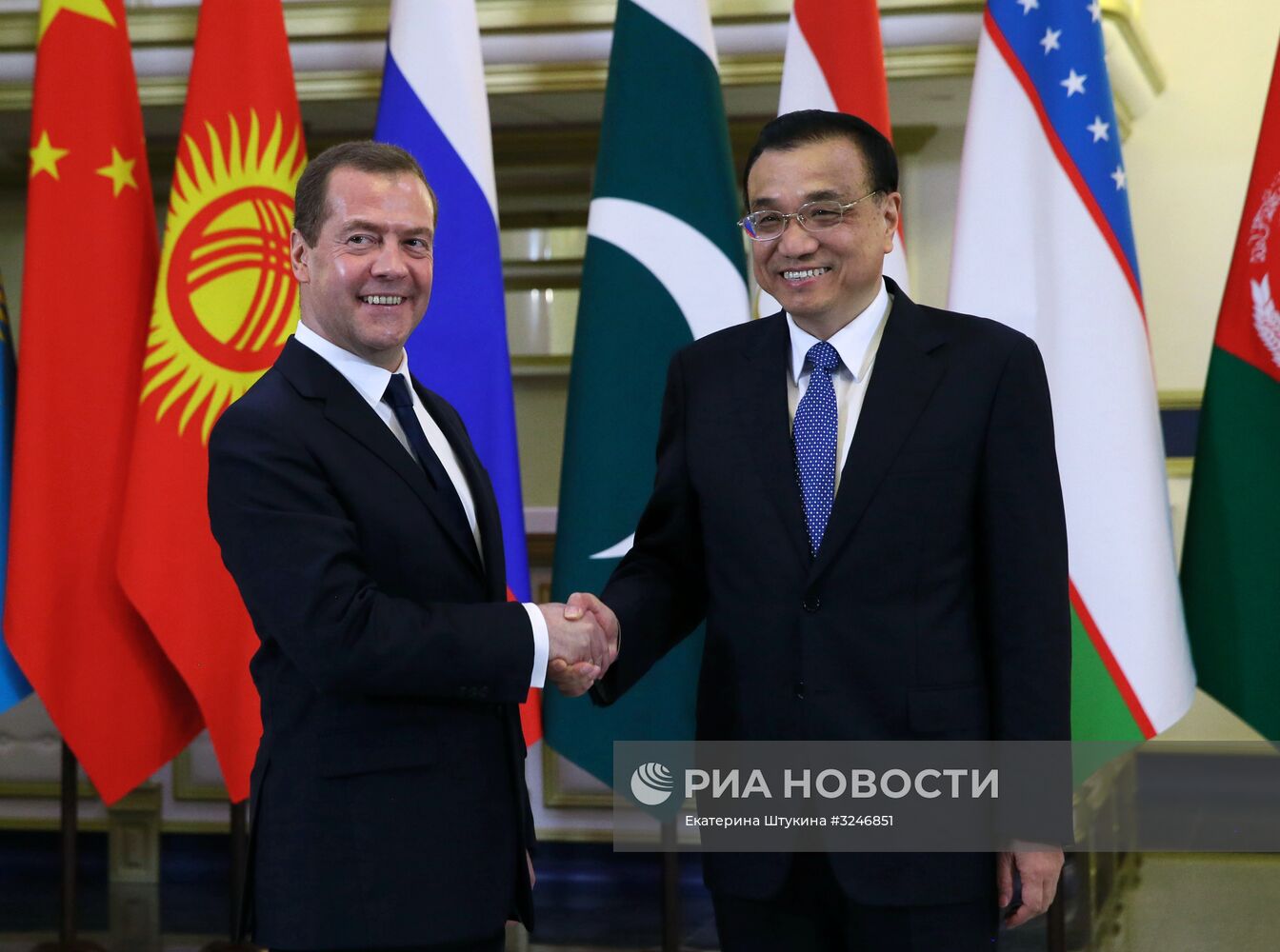 Премьер-министр РФ Д. Медведев провел встречи в рамках саммита глав правительств стран ШОС