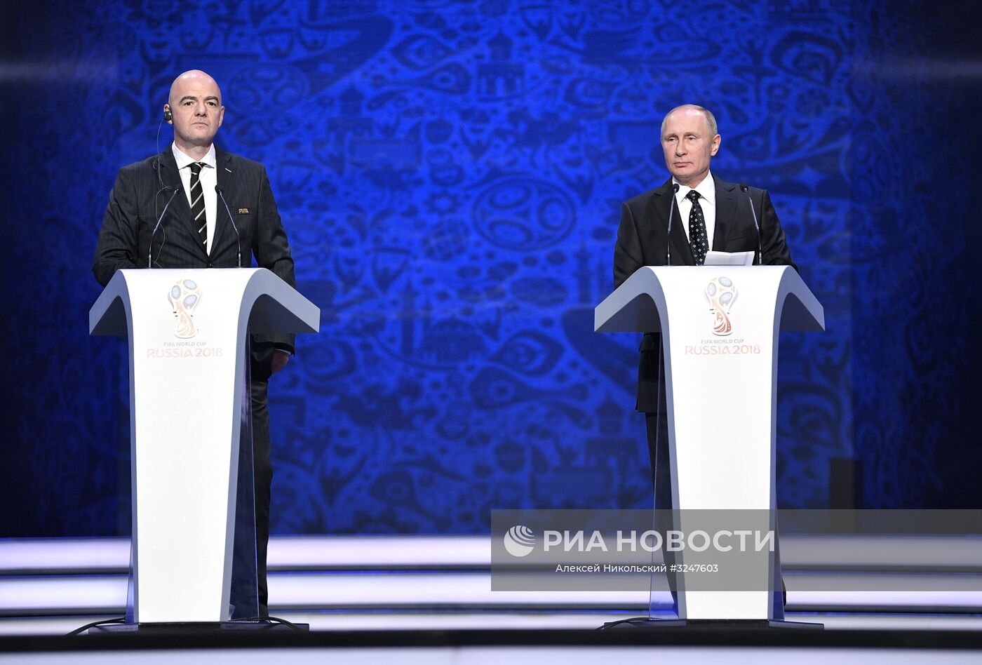 1 декабря 2017. Президент РФ Владимир Путин и президент Международной федерации футбола FIFA Джанни Инфантино (слева) на финальной жеребьёвке чемпионата мира по футболу ФИФА 2018 в Государственном Кремлёвском дворце. Место: Россия, Москва. Автор: Алексей Никольский/РИА Новости. Президент РФ В. Путин принял участие в финальной жеребьёвке ЧМ по футболу ФИФА 2018 в России