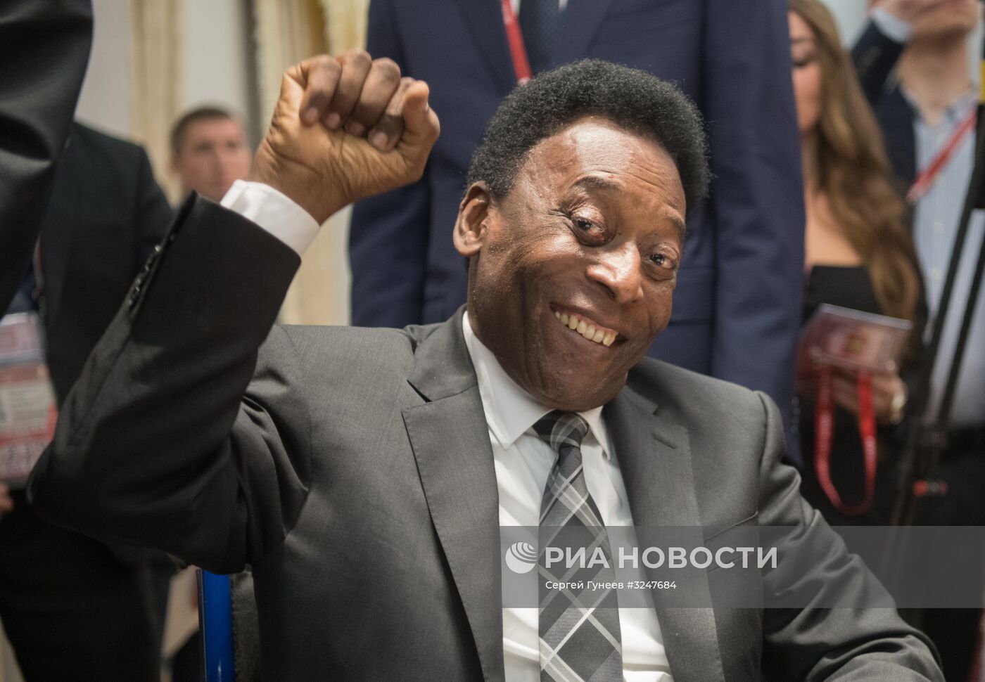 Президент РФ В. Путин принял участие в финальной жеребьёвке ЧМ по футболу ФИФА 2018 в России