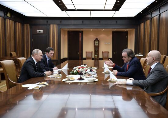 Президент РФ В. Путин встретился с режиссером О. Стоуном