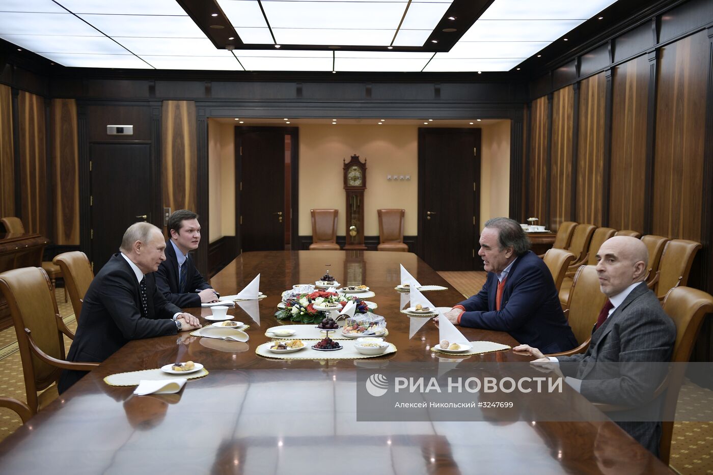 Президент РФ В. Путин встретился с режиссером О. Стоуном