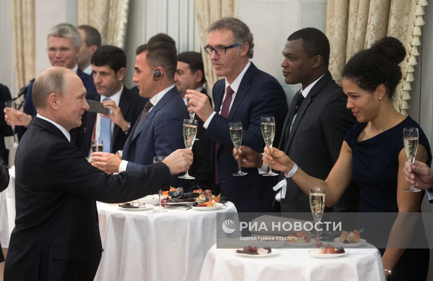 Президент РФ В. Путин принял участие в финальной жеребьёвке ЧМ по футболу ФИФА 2018 в России