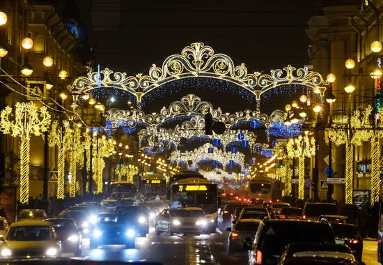 Новогоднее украшение Невского проспекта в Санкт-Петербурге