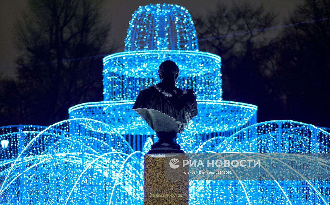 Новогоднее украшение Невского проспекта в Санкт-Петербурге