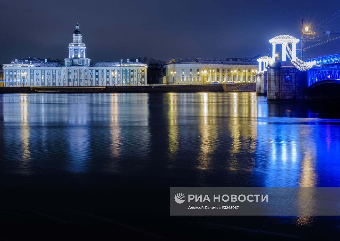 Новогоднее украшение Невского проспекта в Санкт-Петербурге