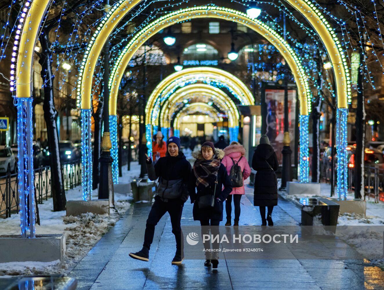 Новогоднее украшение Невского проспекта в Санкт-Петербурге