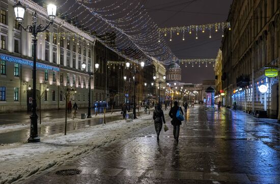 Новогоднее украшение Невского проспекта в Санкт-Петербурге