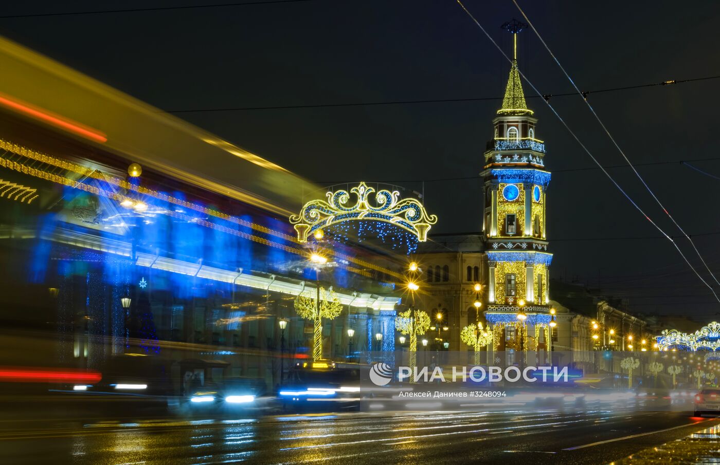 Новогоднее украшение Невского проспекта в Санкт-Петербурге