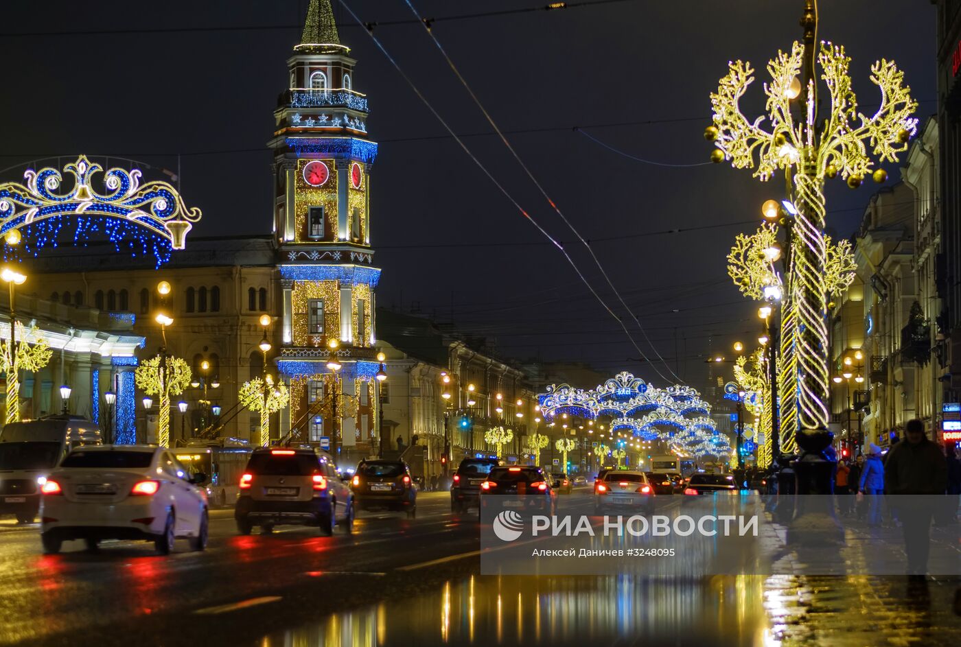 Новогоднее украшение Невского проспекта в Санкт-Петербурге