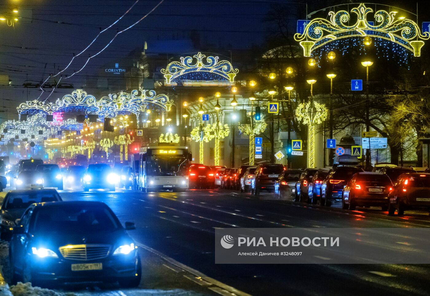 Новогоднее украшение Невского проспекта в Санкт-Петербурге