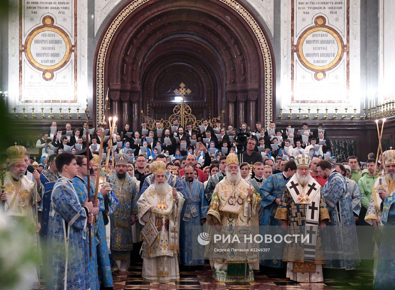 Божественная литургия в Кафедральном Соборном Храме Христа Спасителя