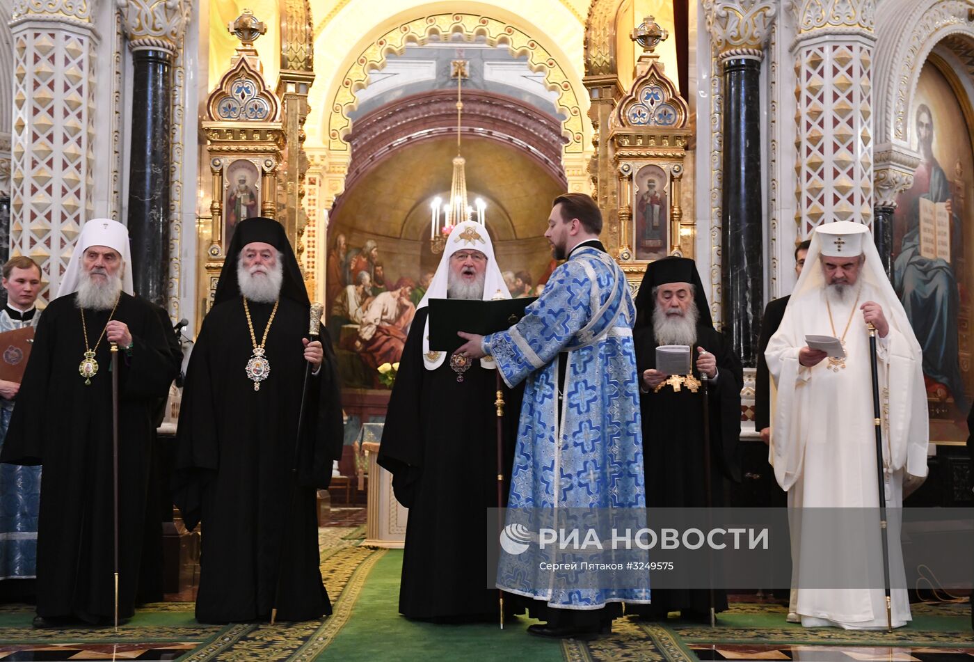 Божественная литургия в Кафедральном Соборном Храме Христа Спасителя