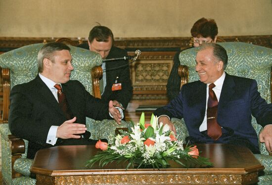 Визит премьер-министра РФ М.Касьянова в Румынию