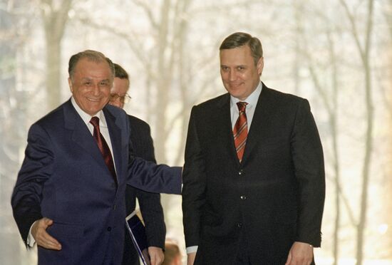 Визит премьер-министра РФ М.Касьянова в Румынию