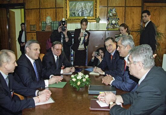 Визит премьер-министра РФ М.Касьянова в Румынию