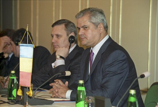 Визит премьер-министра РФ М.Касьянова в Румынию