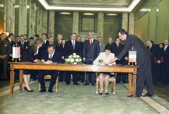 Визит премьер-министра РФ М.Касьянова в Румынию