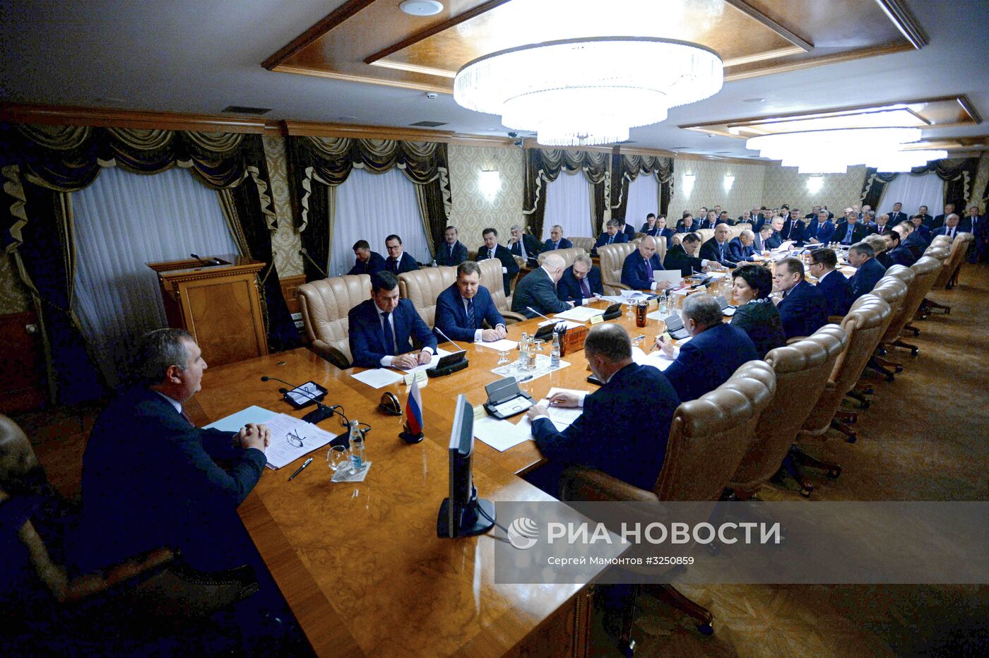 Вице-премьер Д. Рогозин вручил награды сотрудникам ПАО "ОДК-Сатурн"