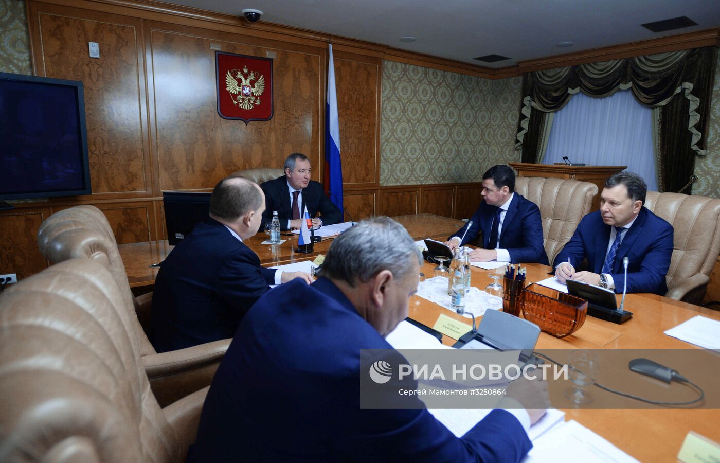 Вице-премьер Д. Рогозин вручил награды сотрудникам ПАО "ОДК-Сатурн"