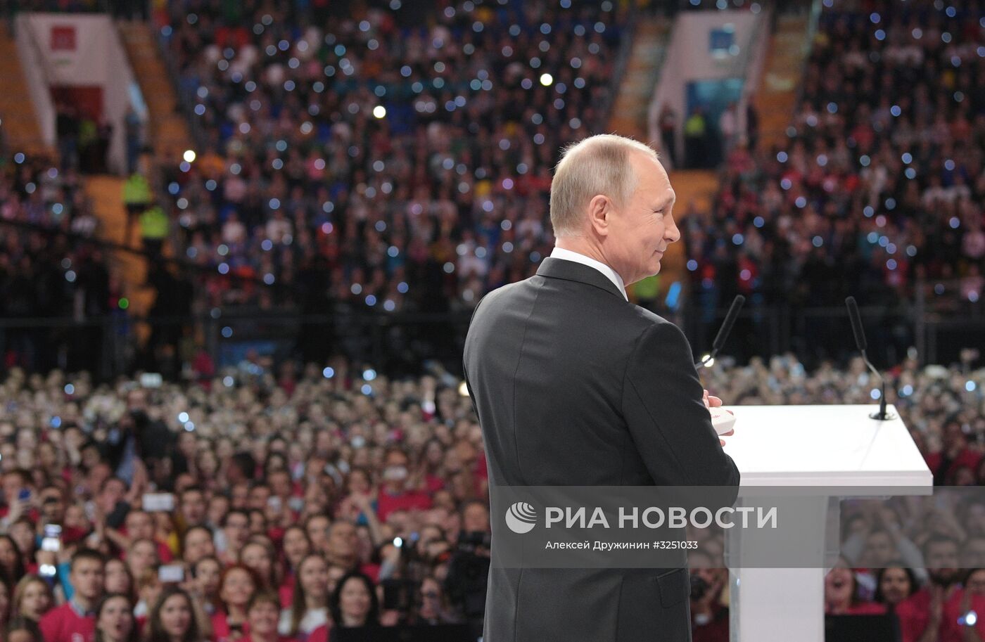 Президент РФ В. Путин принял участие в церемонии вручения премии "Доброволец России - 2017"