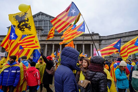 Демонстрация каталонцев в поддержку К. Пучдемона в Брюсселе