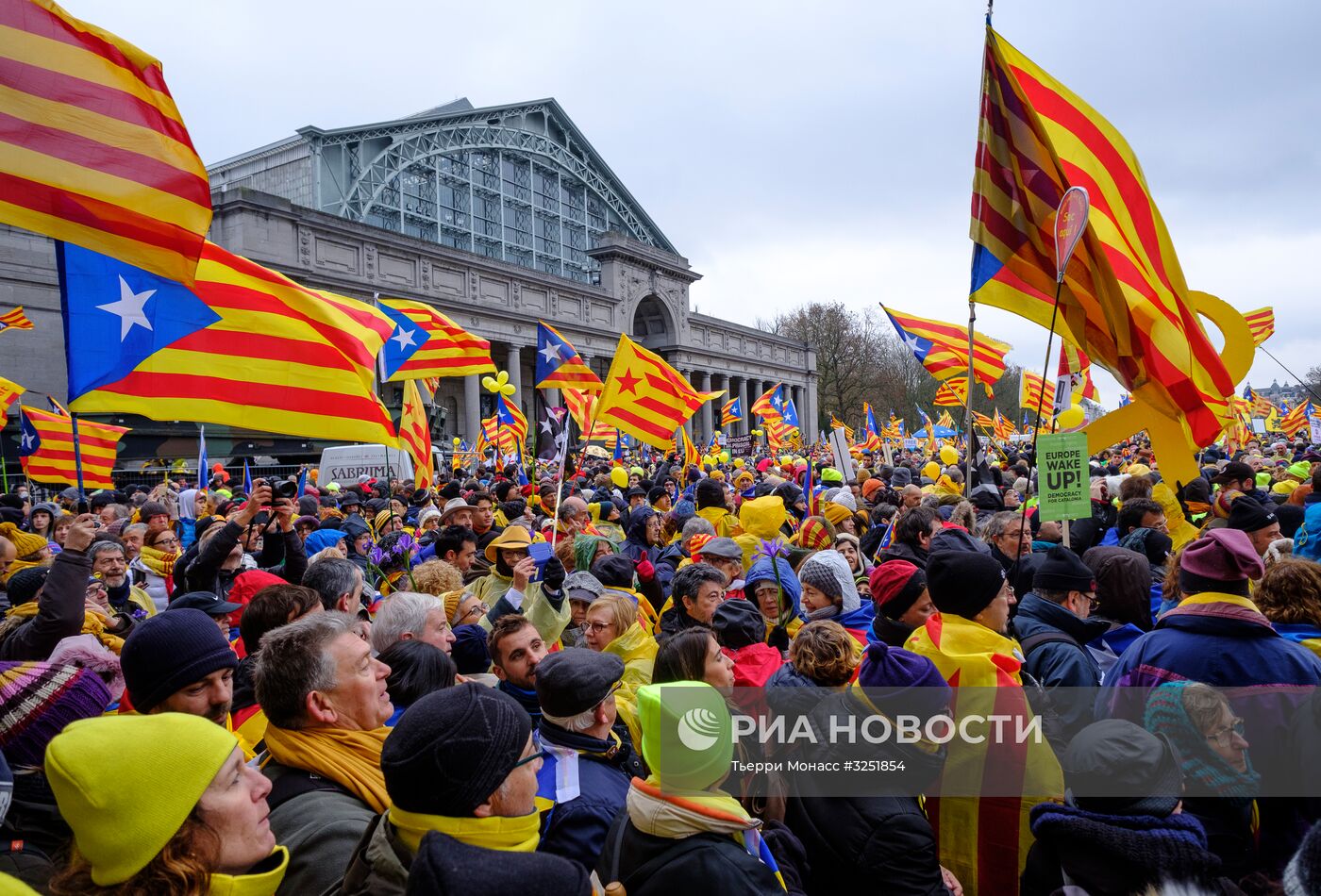 Демонстрация каталонцев в поддержку К. Пучдемона в Брюсселе