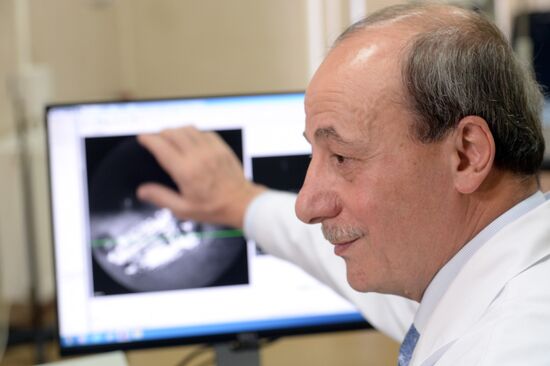 Бионический глаз установили пациентке в научно-клиническом центре отоларингологии РФ