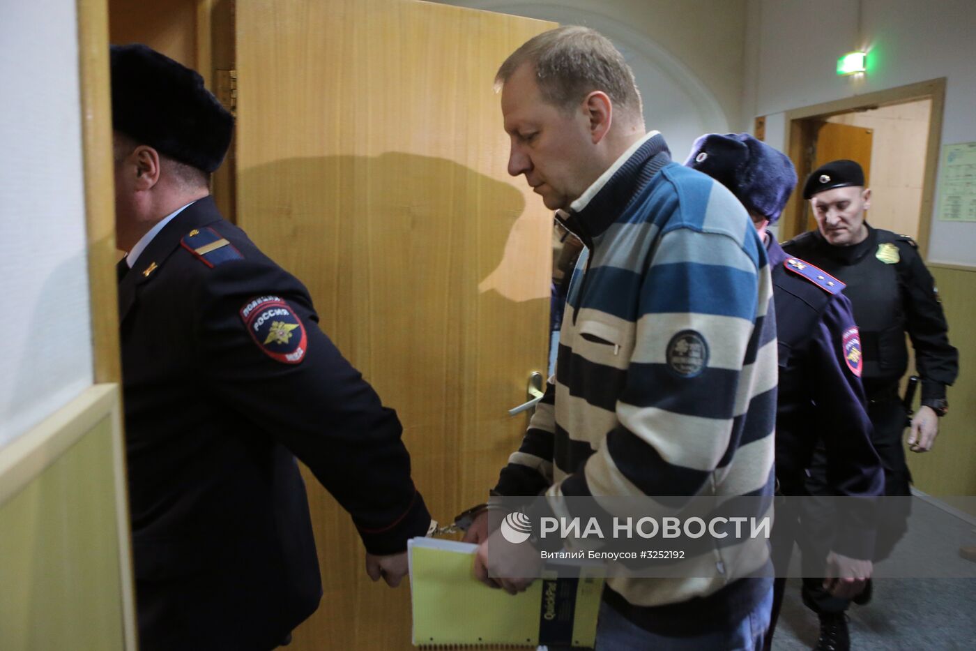 Рассмотрение ходатайства следствия об аресте П. Гришина и О. Мазура в Басманном суде