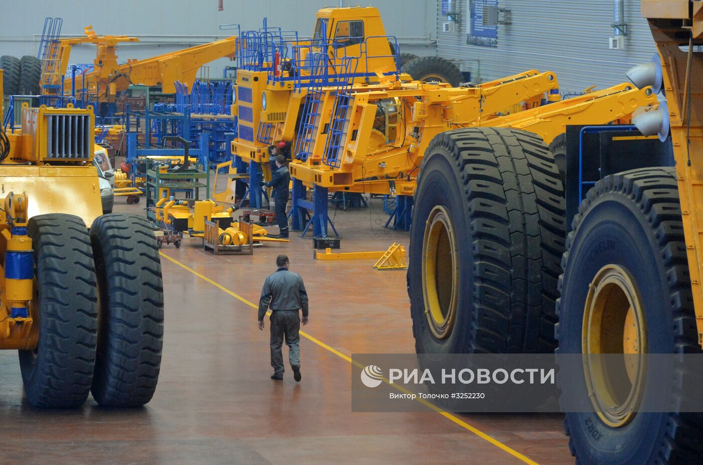 Производство большегрузных самосвалов на заводе БелАЗ