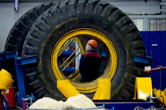 Производство большегрузных самосвалов на заводе БелАЗ