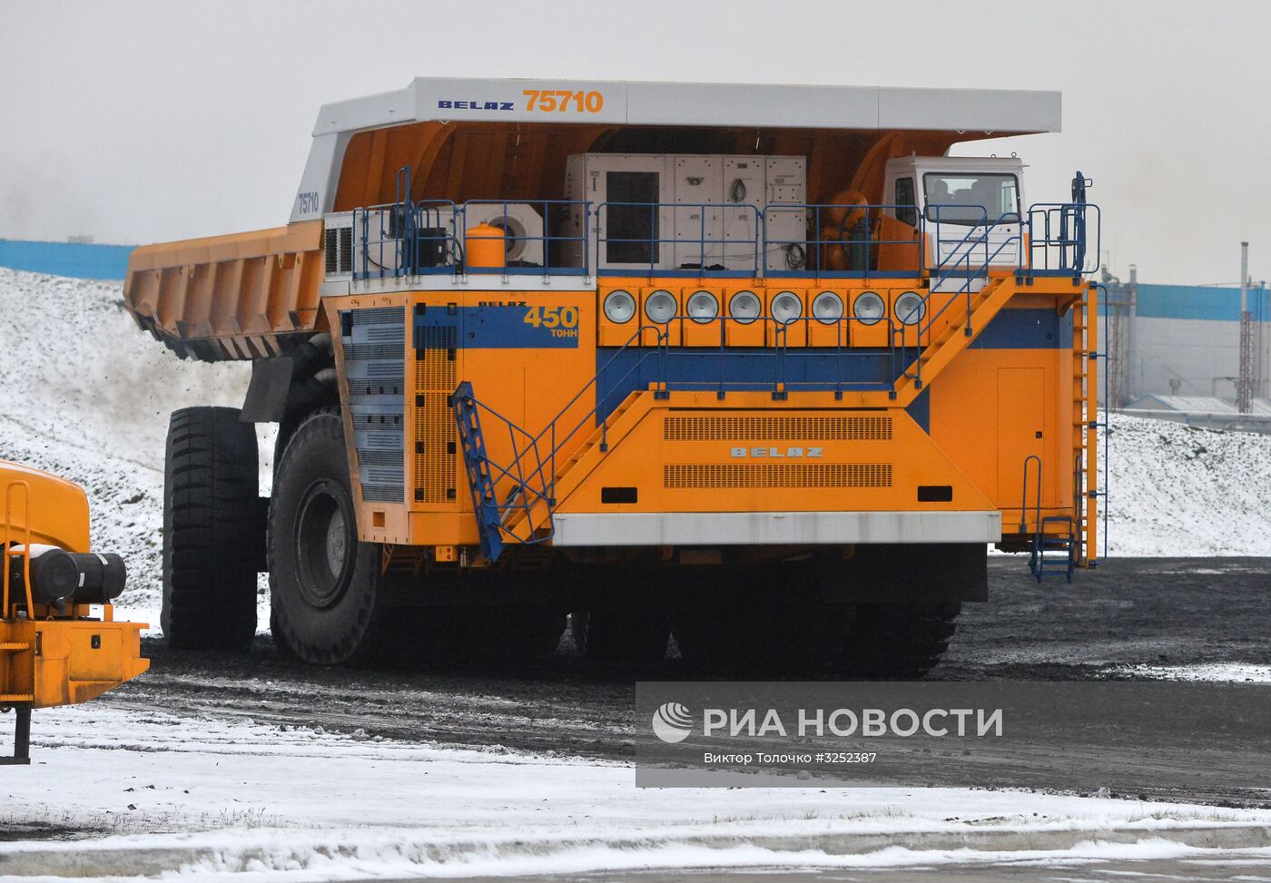 Производство большегрузных самосвалов на заводе БелАЗ