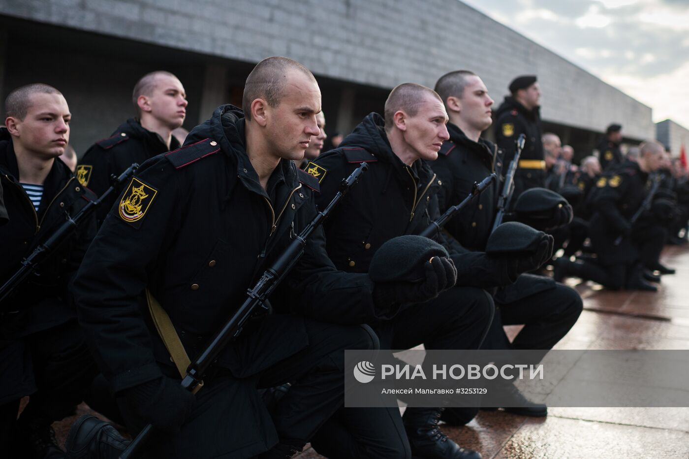 Прием присяги бойцами бригады морской пехоты ЧФ в Севастополе