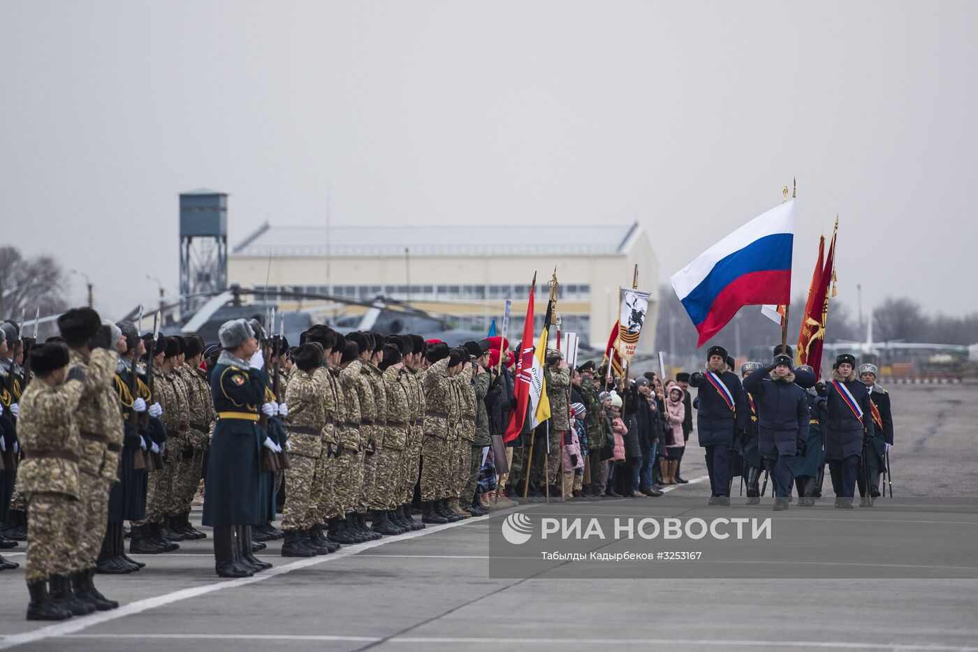 Су-25 российской авиабазы "Кант" в Киргизии присвоено имя Героя Советского Союза летчика И. Таранчиева