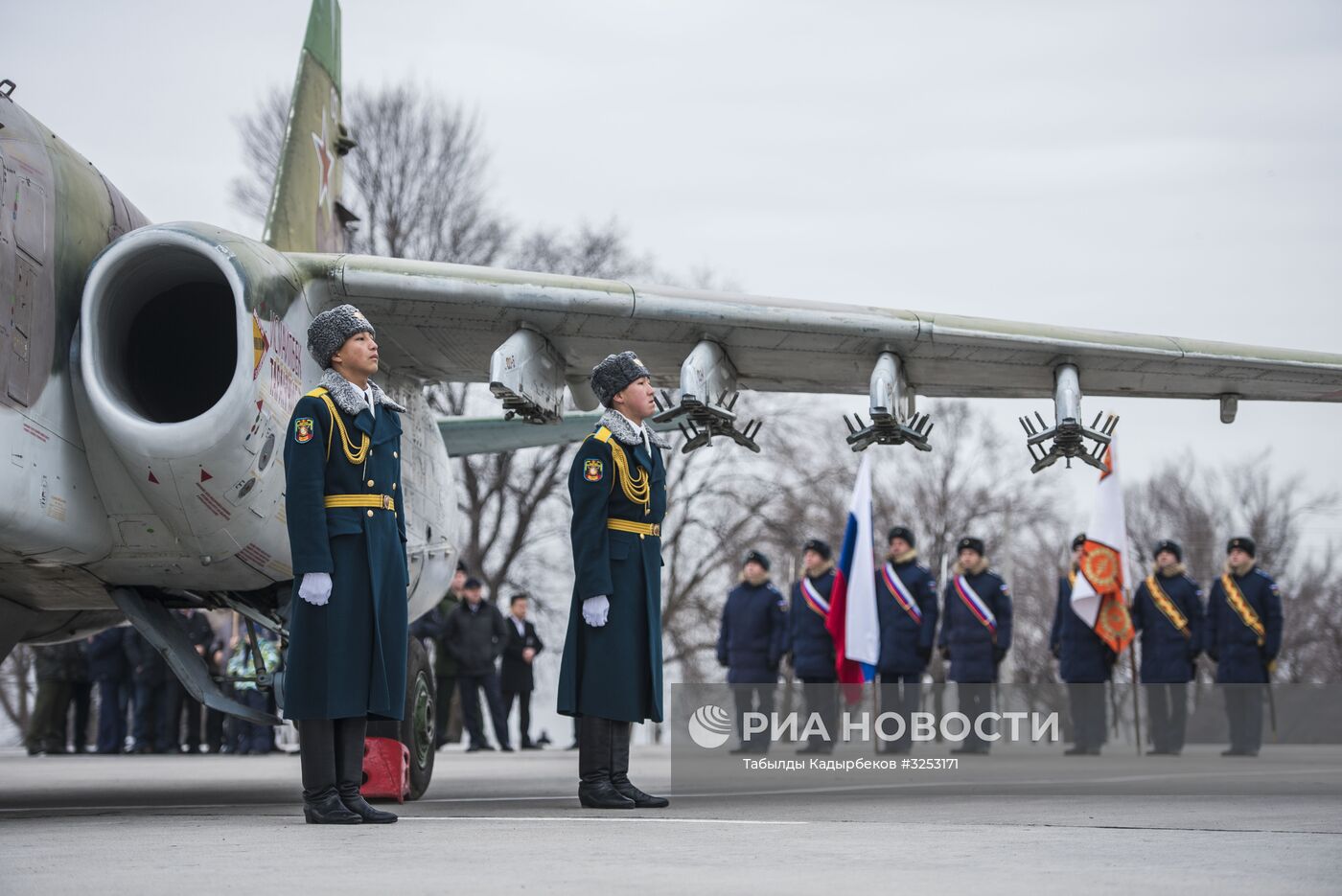 Су-25 российской авиабазы "Кант" в Киргизии присвоено имя Героя Советского Союза летчика И. Таранчиева