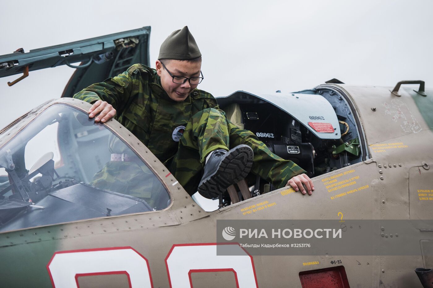 Су-25 российской авиабазы "Кант" в Киргизии присвоено имя Героя Советского Союза летчика И. Таранчиева