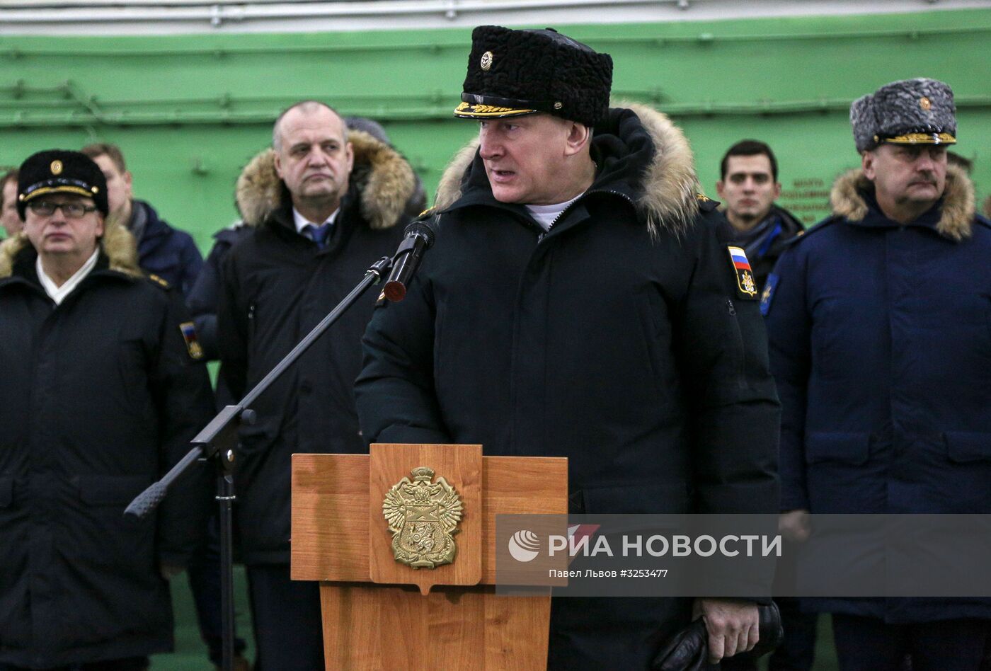Принятие школьников Мурманской области в ряды "Юнармии" на борту крeйсера "Адмирал Флота Советского Союза Кузнецов"