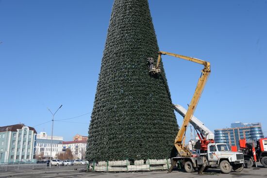 Украшение новогодней елки в Грозном