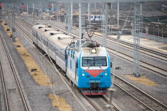 Запуск пассажирских поездов в объезд Украины