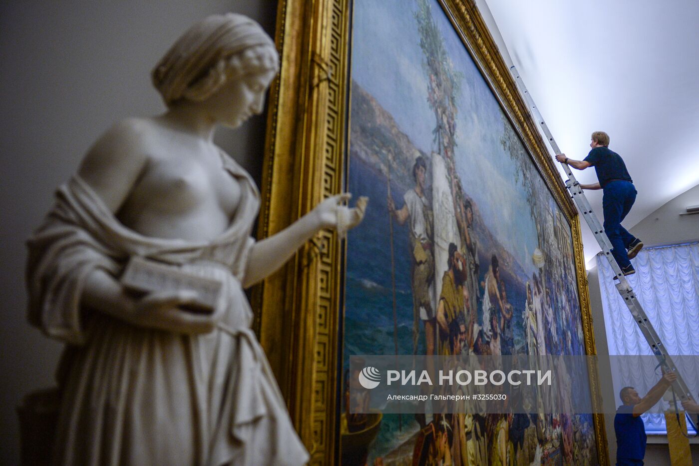 Демонтаж и перенос картины "Фрина на празднике Посейдона" в Русском музее
