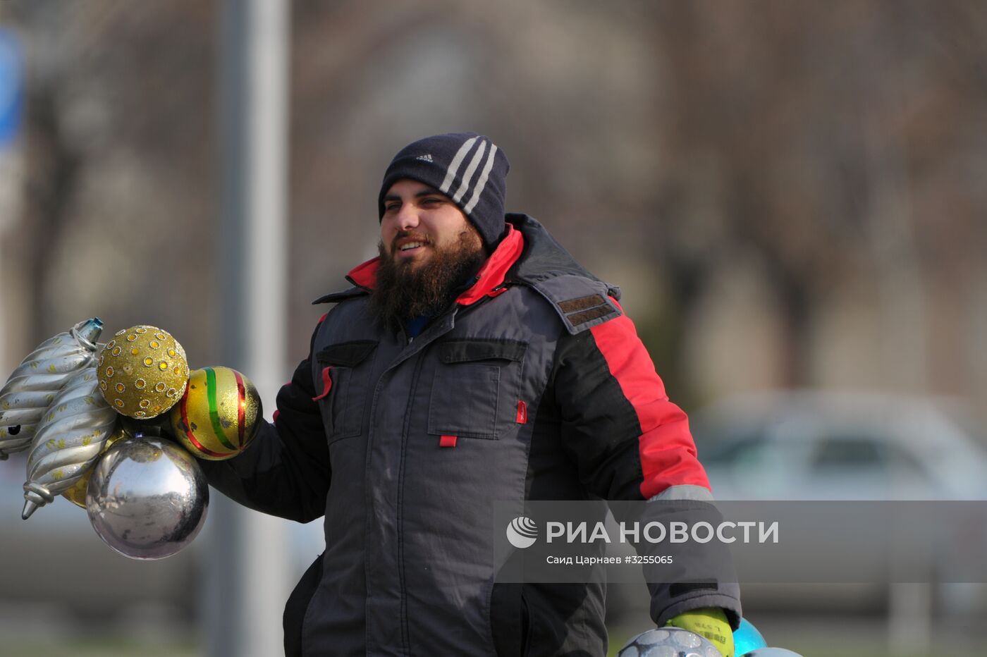 Украшение новогодней елки в Грозном