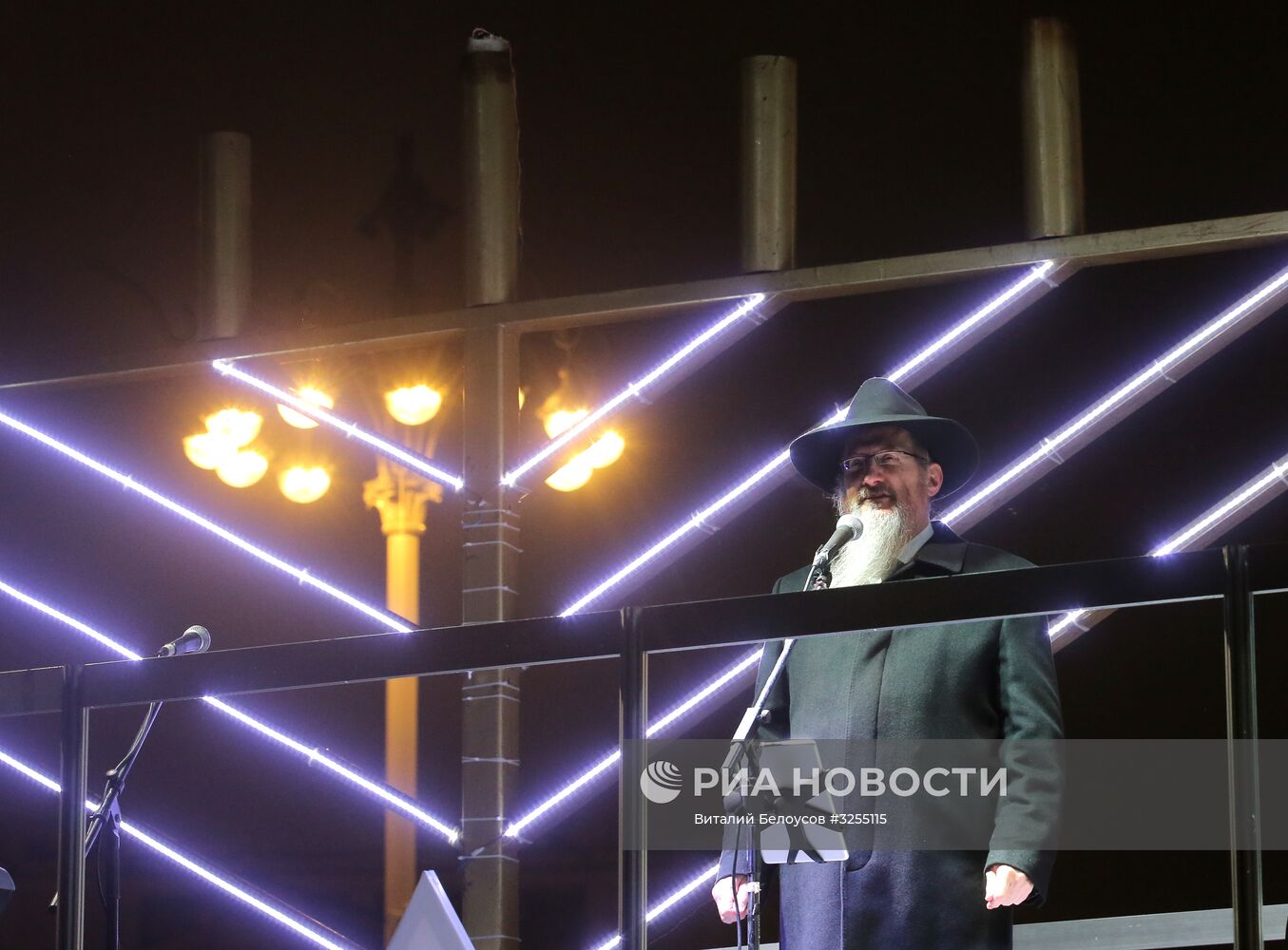 Церемония зажжения ханукальной свечи в Москве