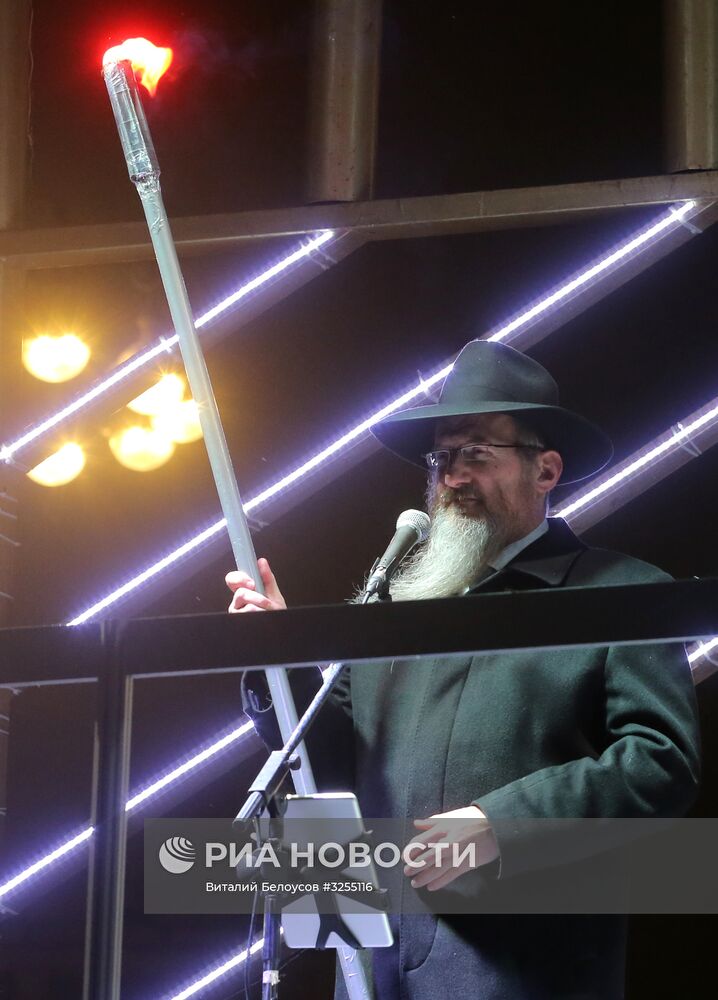 Церемония зажжения ханукальной свечи в Москве